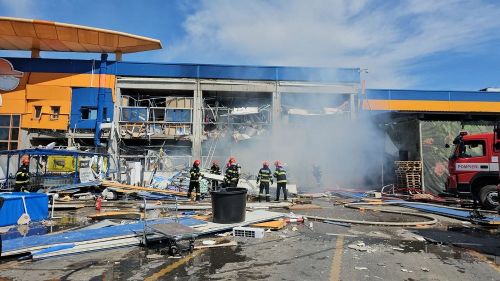 Explozie devastatoare și incendiu la un magazin Dedeman