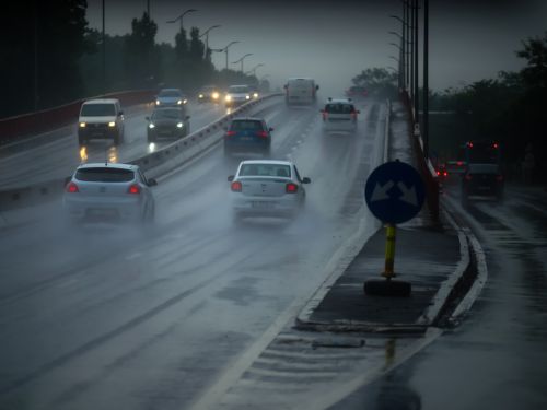 18 județe intră sub avertizare cod galben de ploi torențiale, grindină și vijelii. ANM: urmează patru zile de caniculă
