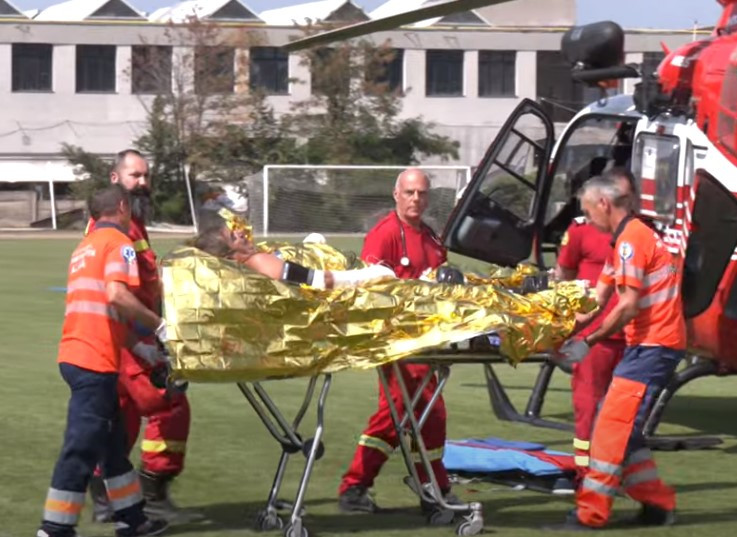 Explozie la Uzina Mecanică din Cugir. Un muncitor a suferit arsuri grave pe aproximativ 50% din suprafața corpului, după ce o soluție chimică a curs pe el