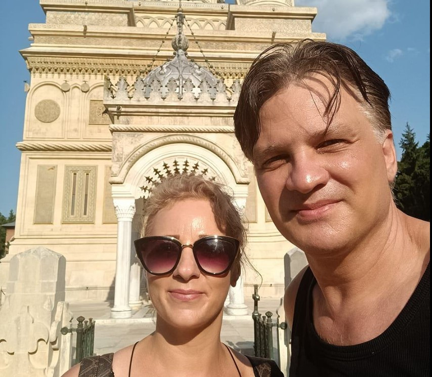Mihai Onilă și soția speră să dea lovitura cu această afacere! Solistul trupei AXXA s-a întors definitiv în România după ce și-a pierdut fetița