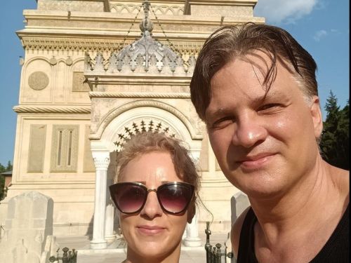 Mihai Onilă și soția speră să dea lovitura cu această afacere! Solistul trupei AXXA s-a întors definitiv în România după ce și-a pierdut fetița