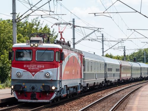 Un tren cu pasageri a luat foc în Gara Ploiești Vest. „Ni se cere să nu avem pretenții”