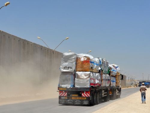 Primul convoi umanitar a intrat în Fâșia Gaza prin punctul de trecere israelian Kerem Shalom