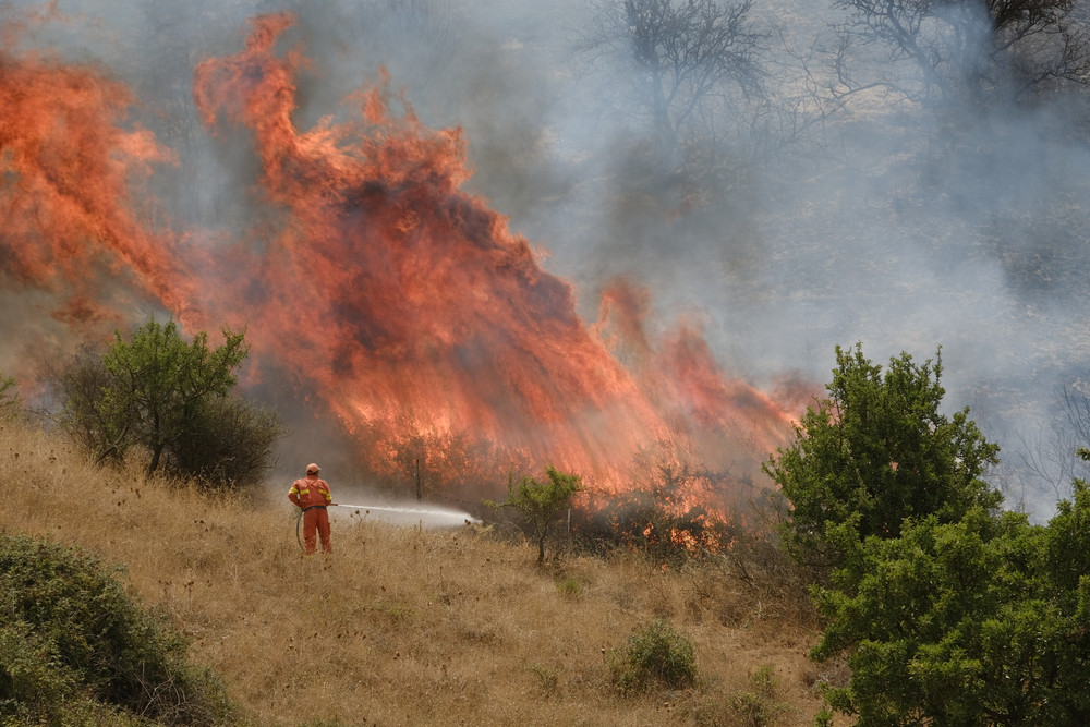 Insula Corfu din Grecia, evacuată în regim de urgență din cauza incendiilor de vegetație