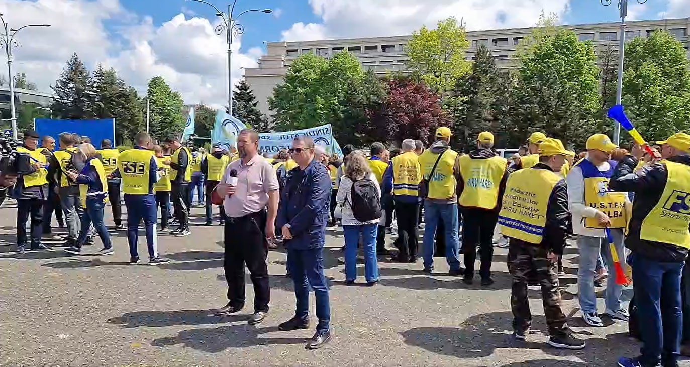 Sindicaliștii din Educație ies din nou în stradă. Aceștia protestează în Piața Victoriei