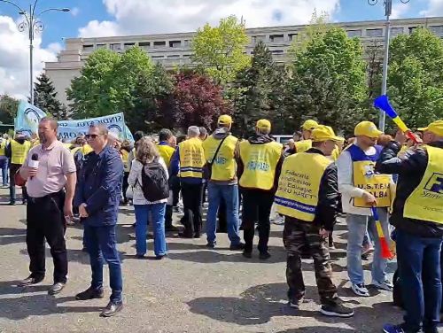 Sindicaliștii din Educație ies din nou în stradă. Aceștia protestează în Piața Victoriei