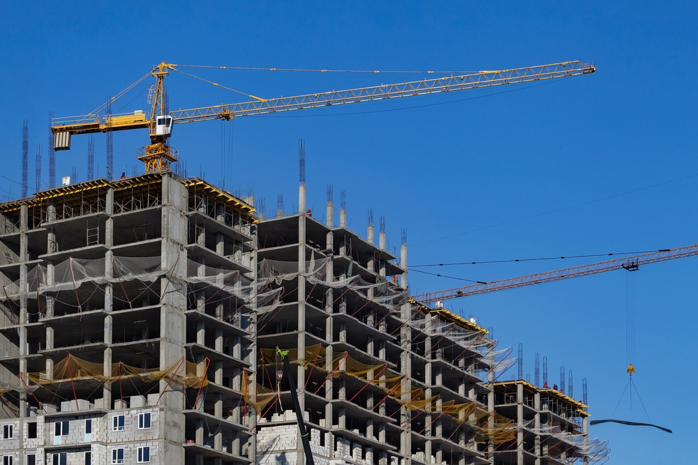 Sute de români din Cluj-Napoca au rămas fără locuințe, după ce au fost păcăliți de un escroc imobiliar