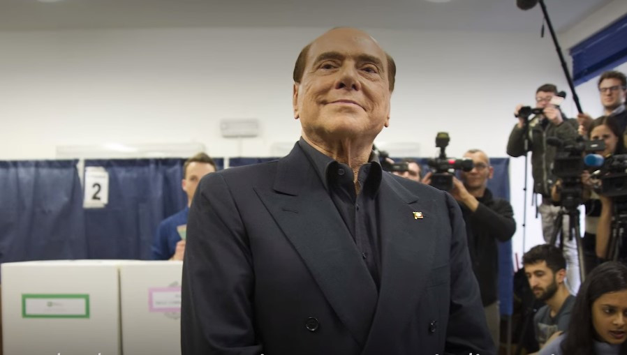 Silvio Berlusconi a murit la 86 de ani. Fostul premier italian suferea de leucemie