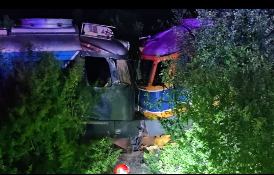 Două locomotive s-au ciocnit frontal în Giurgiu. Unul dintre mecanici era băut