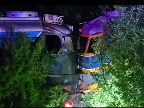 Două locomotive s-au ciocnit frontal în Giurgiu. Unul dintre mecanici era băut