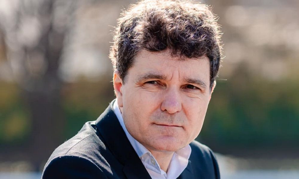 Rezultate surprinzătoare la exit-poll: Nicușor Dan conduce detașat