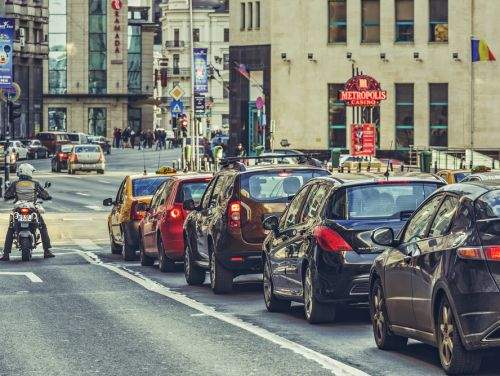 Scumpiri pe linie în cazul polițelor RCA. Șoferii până în 30 de ani, cei mai afectați. Ce a provocat majorările de preț