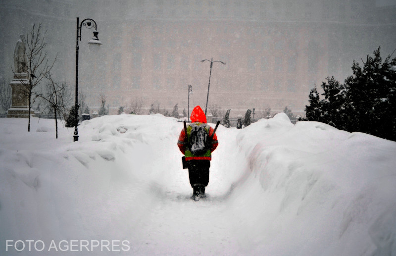 Toate școlile din trei județe din România, închise din cauza codului roșu de viscol. O parte din elevi vor intra la ore online