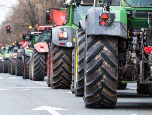 Protestele fermierilor polonezi escaladează: Blocarea autostrăzii A12 la granița cu Germania