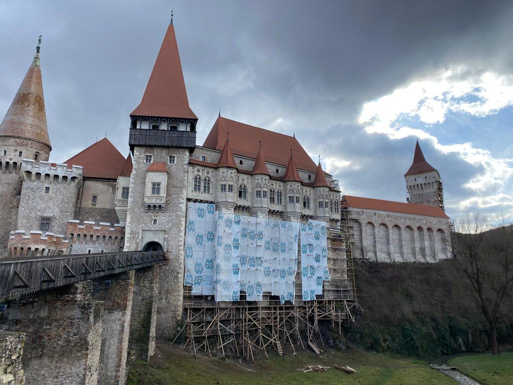 Restaurarea Turnului Alb, la un pas de finalizare după mai bine de 150 de ani. Întreaga structură a ars în 1854