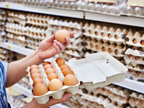 Cele mai scumpe ouă de Paște. În ferme se vând cu 65 de bani bucata, în magazine și piețe cu 55% mai mult