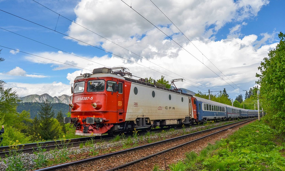 De ce CFR încetinește trenurile în plină vară? Află adevăratul motiv
