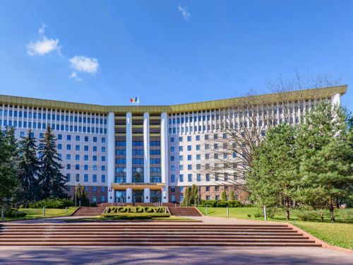 Limba română devine oficial limba de stat a Republicii Moldova. „Un vot care a întârziat”