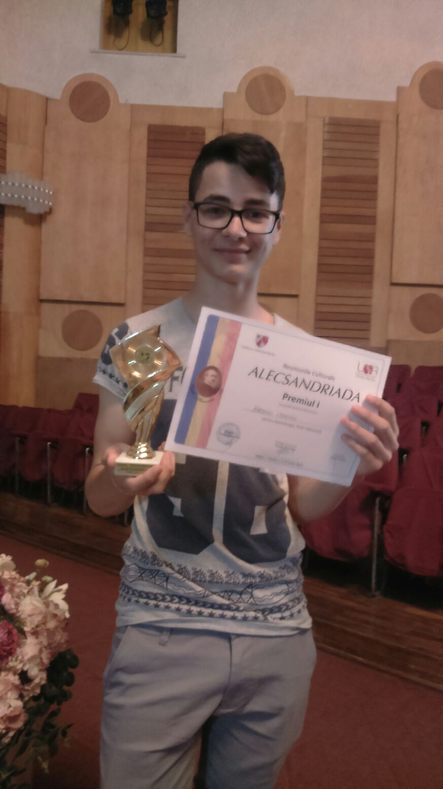 Beyonce, îmbrăcată de un designer român. Este din Bacău, are numai 24 de ani, iar creațiile sale sunt fabuloase