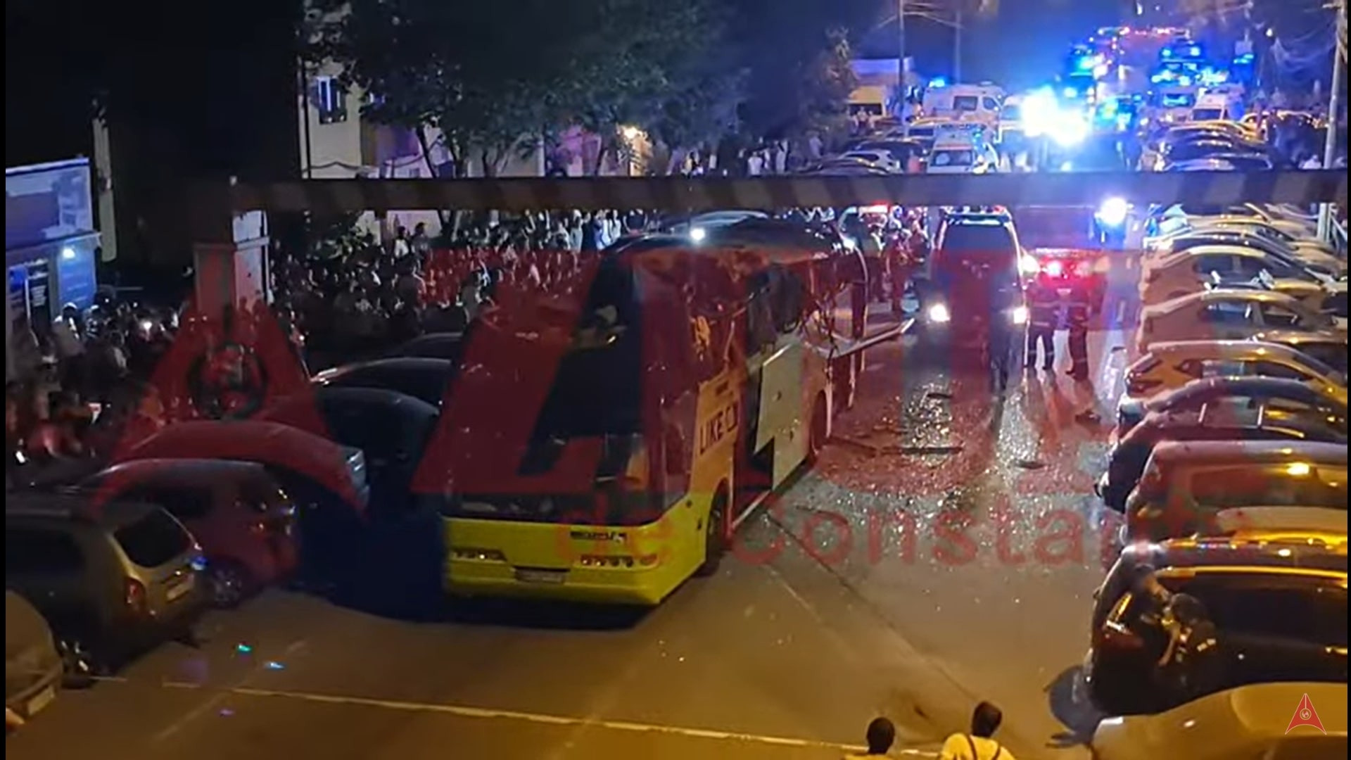 Un autocar cu ucraineni a intrat într-un limitator de înălțime în Năvodari. Planul Roșu de Intervenție a fost activat