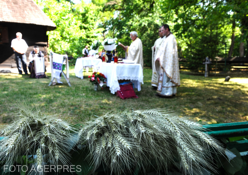 Obiceiuri, tradiții și superstiții în a doua zi de Rusalii. Ce se spune în popor despre cei care nu cinstesc Pogorârea Duhului Sfânt