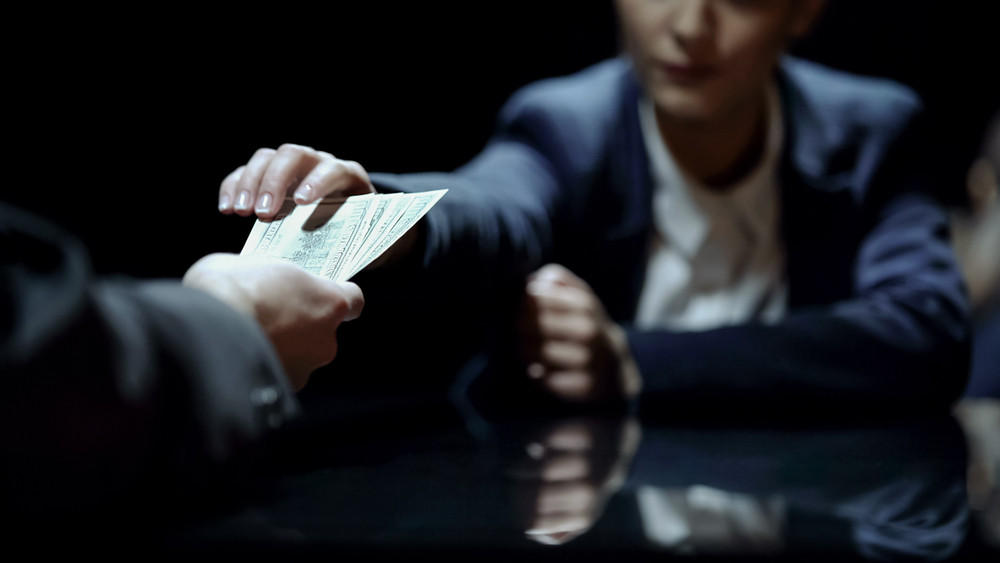 Propunerea „denunți și câștigi”, tot mai aproape de realitate. Planul lui Boloș creează tensiuni în Coaliție