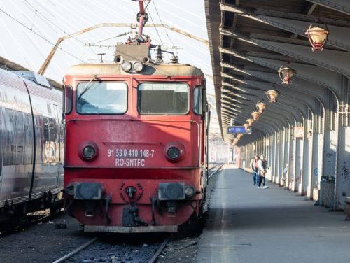 Doi studenți străini în România au fost electrocutați după ce s-au urcat pe un tren pentru a face poze