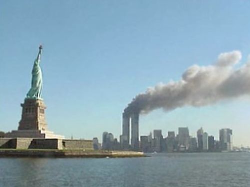 America, 22 de ani de doliu de la atacurile teroriste asupra turnurilor gemene World Trade Center din 11 septembrie. Filmul zilei care a schimbat istoria lumii
