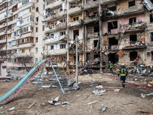 Kievul, atacat nemilos de forțele ruse. Cel puțin 10 explozii în capitala Ucrainei: „O mulțime de rachete se îndreaptă spre voi”