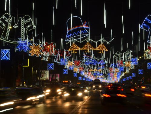 Peste 5 milioane de lei se vor cheltui pentru luminițele de Crăciun din București. În ce zone vor fi amenajate