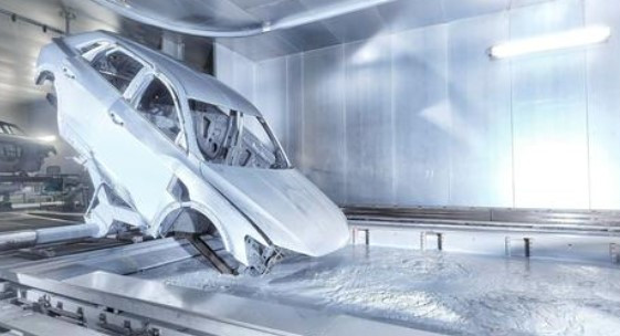 Câtă apă consumă Audi pentru producția unei mașini electrice