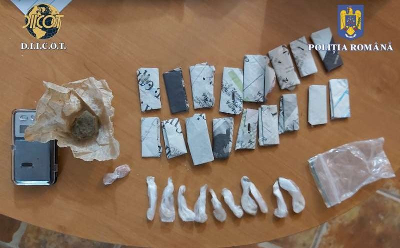 Droguri noi pe piața din România; dealeri străini pe litoral. Cu ce drog de lux își atrăgeau traficanții clienții
