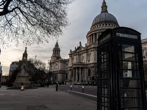 Incident în centrul Londrei: Cai de cavalerie scăpați și persoane rănite