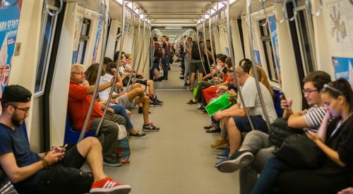 Metroul din București: Descoperă cât de esențial este pentru călătorii din Capitală