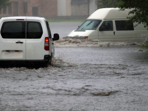 Românii vor fi despăgubiți după inundații. Anunțul făcut de ministrul Muncii