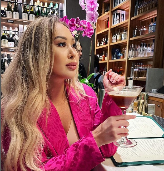 Xonia ar fi fost prinsă beată și drogată la volan, în Sectorul 2. Cântăreața nu avea dreptul să conducă pe teritoriul României