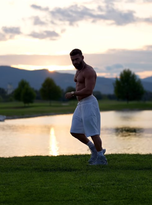 Dorian Popa a fost prins drogat la volanul unui Lamborghini. Artistul a spus că doar a inhalat