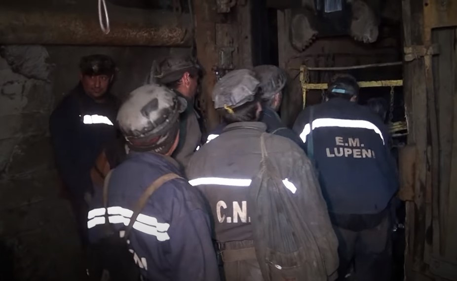 Minerii ies în stradă. Mii de angajați ai Complexului Energetic Oltenia amenință cu proteste