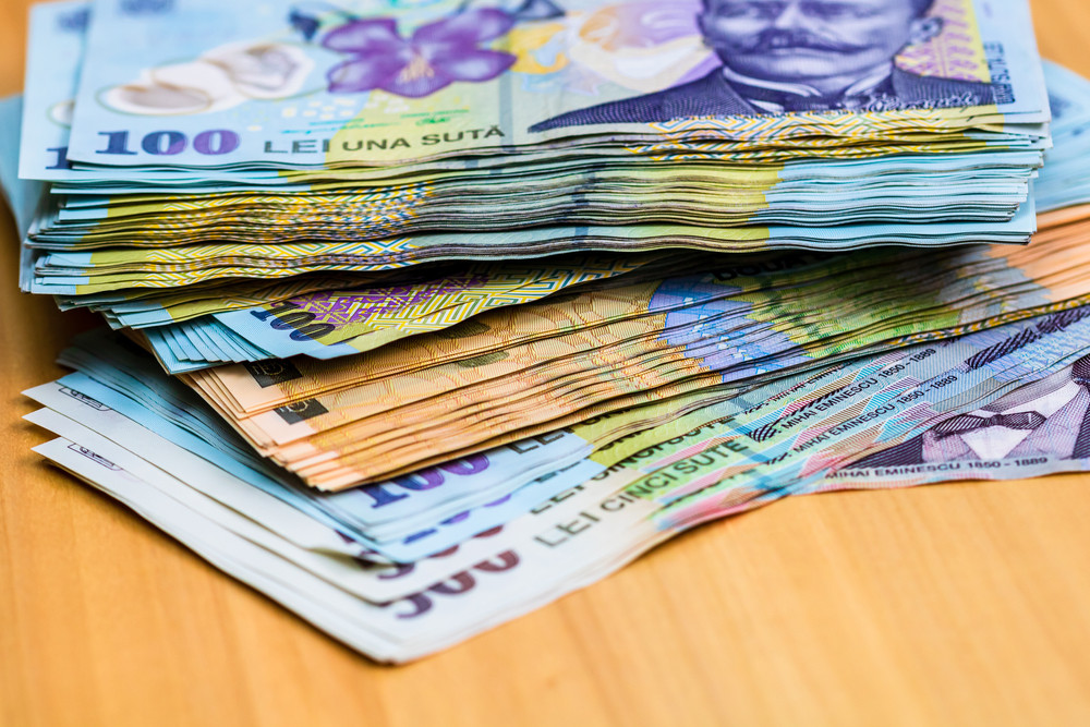 Guvernului i-a dat cu virgulă. Cu cât va crește salariul minim pe economie până la urmă: 83 de lei, 98 de lei și 181 de lei