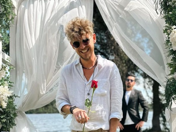 Cuza de la Noaptea Târziu, emoții la nunta lui Emi. Ce sfaturi i-a dat prietenului său: „Uite că el s-a însurat primul”