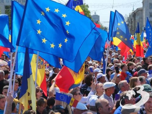 Miting pro-european la Chișinău. Zeci de mii de moldoveni s-au adunat în Piața Marii Adunări Naționale
