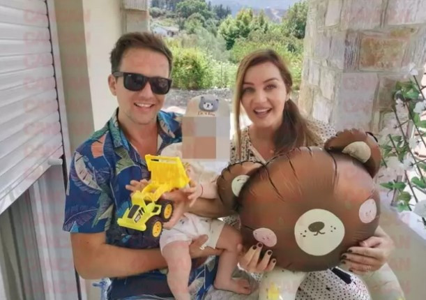 O prezentatoare TV este însărcinată din nou la 46 de ani. A divorțat discret, la fel s-a recăsătorit, a născut, iar acum e gravidă