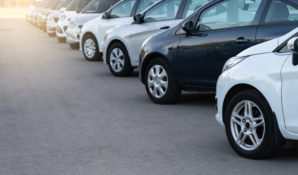5 întrebări pe care să le adresezi atunci când cumperi o mașină la mâna a doua