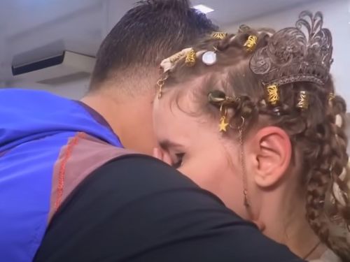 Iulia Albu a început să plângă în America Express. Povestea de viață a unei localnice a impresionat-o: „Știu cum este să fii mamă singură”