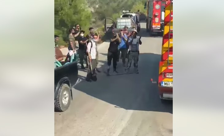 Incendii în Grecia. Pompierii români, întâmpinați cu aplauze de poporul elen: misiunile lor vor continua
