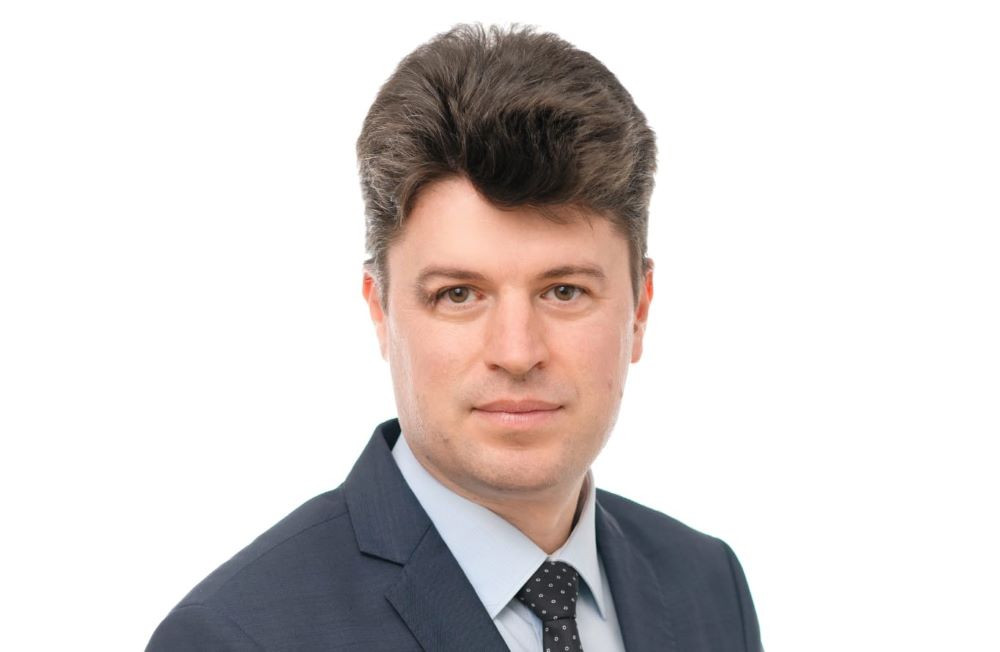 Descoperă povestea preotului care a investit 10 milioane de euro într-o fabrică de detergent