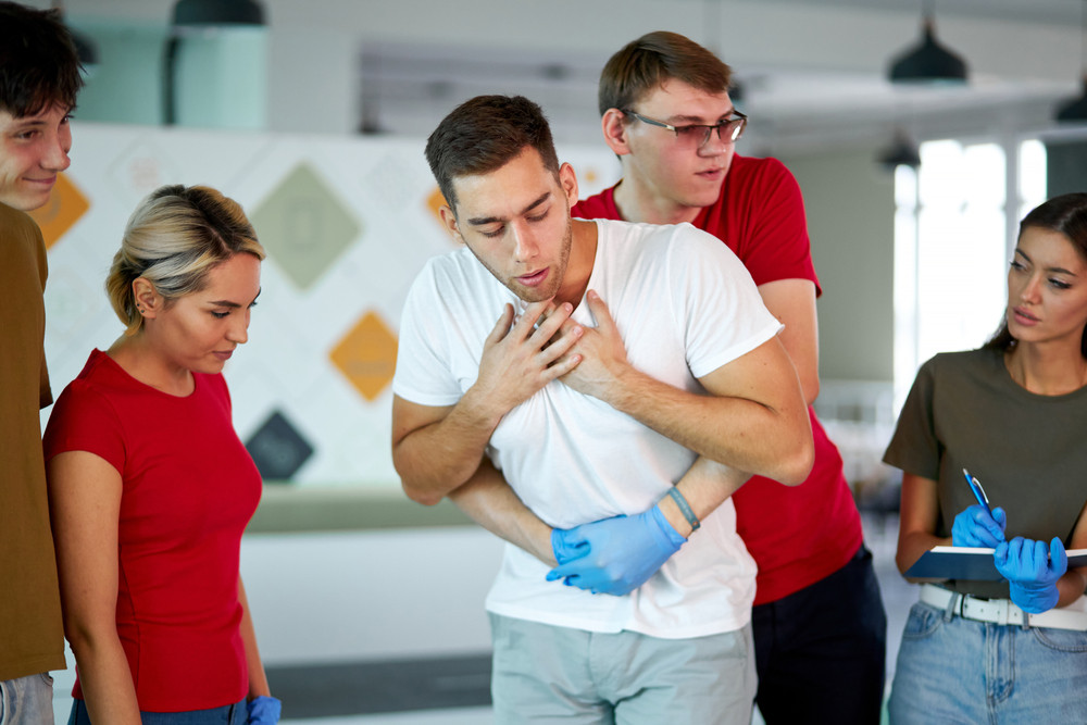 Ce atenționări fac medicii după ce o elevă de 14 ani s-a înecat cu un jeleu și a murit