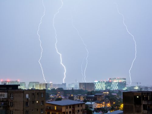 Alertă meteo: Cod galben de fenomene periculoase în București și alte regiuni ale țării