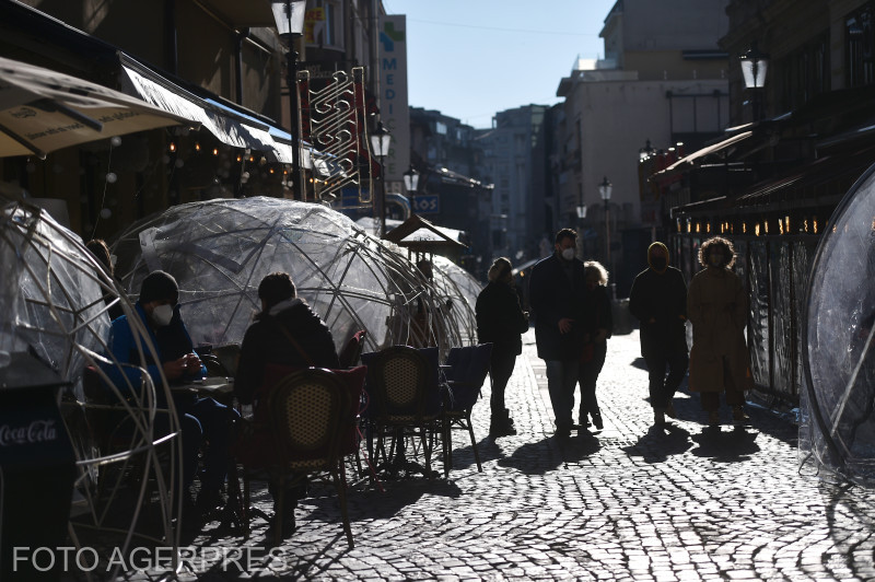 Banii gheață scad prețurile. Ce discounturi oferă restaurantele clienților dacă plătesc numerar