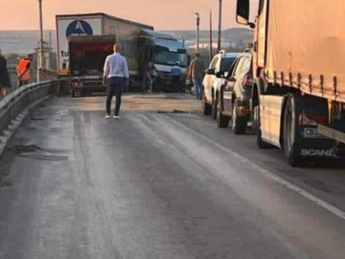Accident pe Podul Prieteniei Giurgiu - Ruse. Traficul este blocat